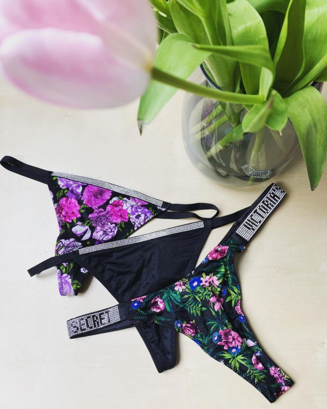 Jste připravené na jaro? My ano! 🌸 Na e-shopu je k zakoupení hned několik druhů kamínkových kalhotek! Ceny začínají již na...